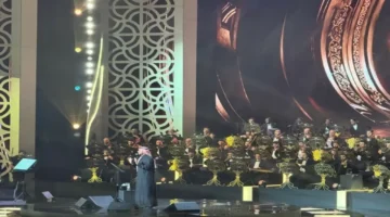 أداء ملكي.. الفنان ماجد المهندس يشارك علي صابر الغناء على مسرح موسم الرياض